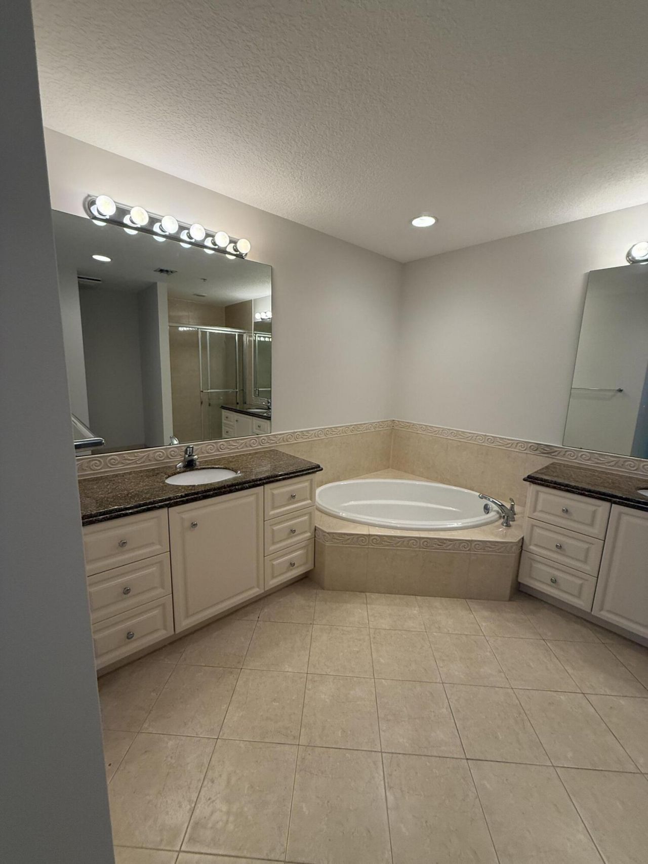 4 Harbour Isle Drive E, Unit 204, Fort Pierce, FL 34949 Photo