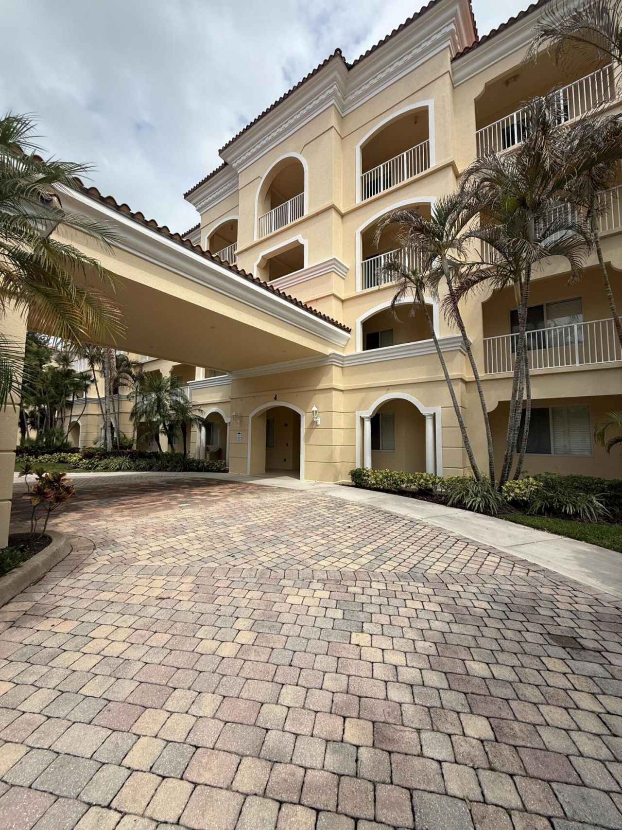 4 Harbour Isle Drive E, Unit 204, Fort Pierce, FL 34949 Photo