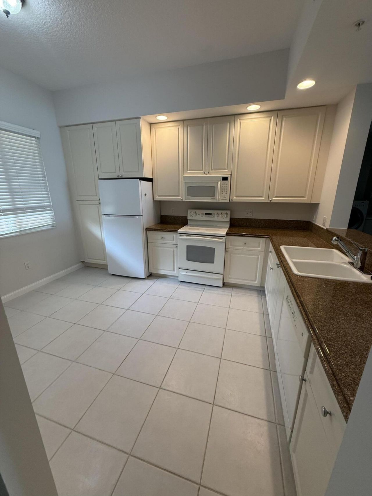 4 Harbour Isle Drive E, Unit 204, Fort Pierce, FL 34949 Photo