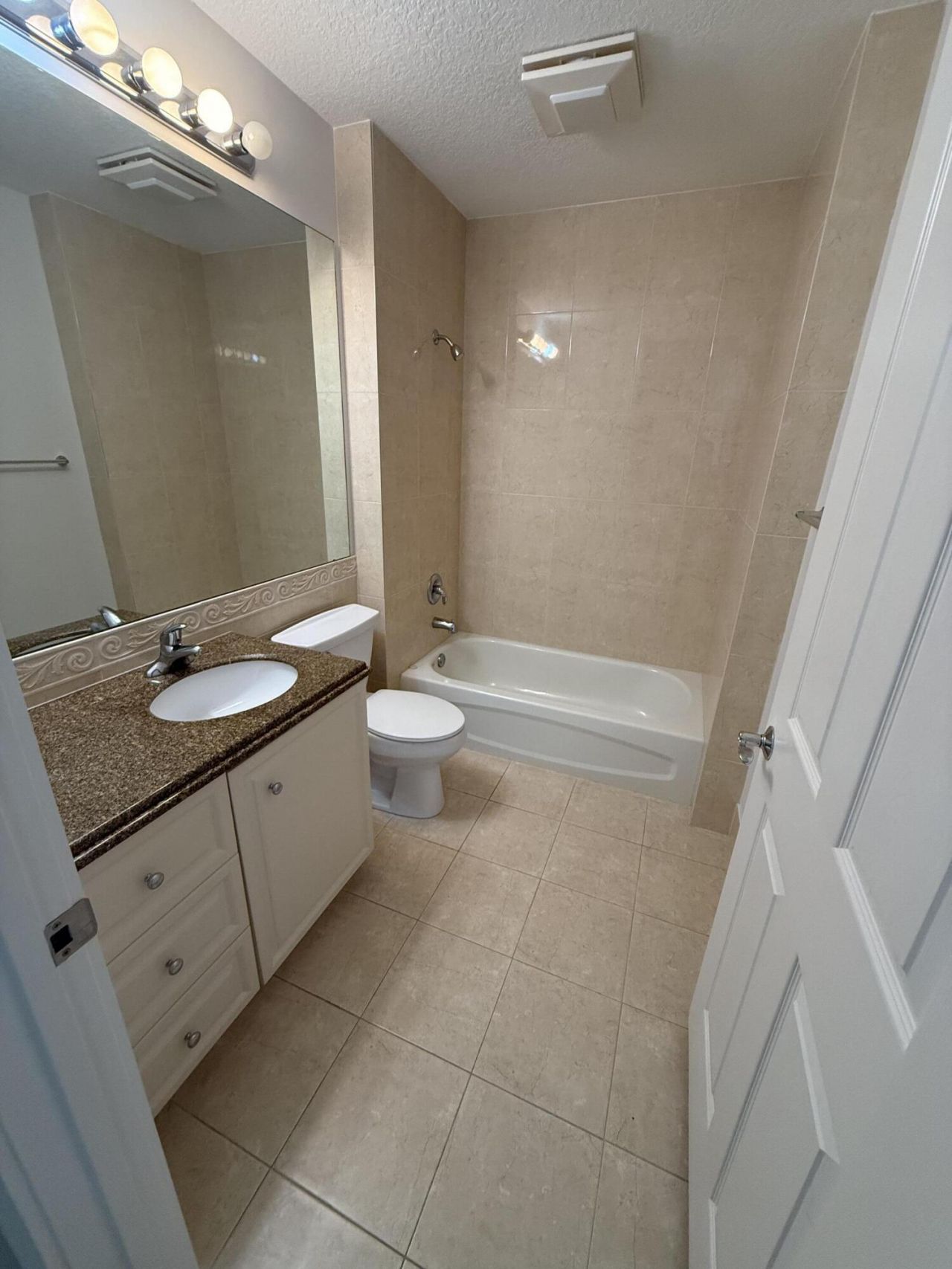 4 Harbour Isle Drive E, Unit 204, Fort Pierce, FL 34949 Photo