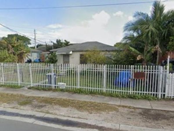 2735 NW 28th St , Unit 2735, Miami, FL 33142