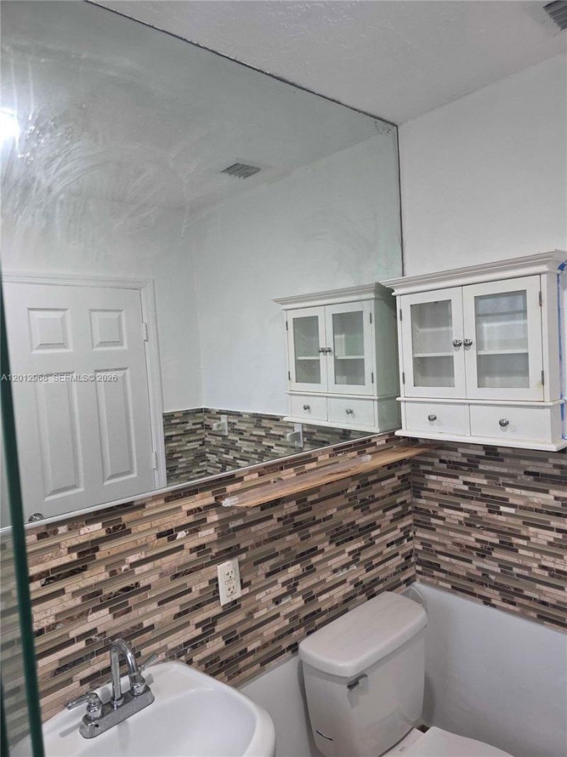 2735 NW 28th St, Unit 2735, Miami, FL 33142 Photo