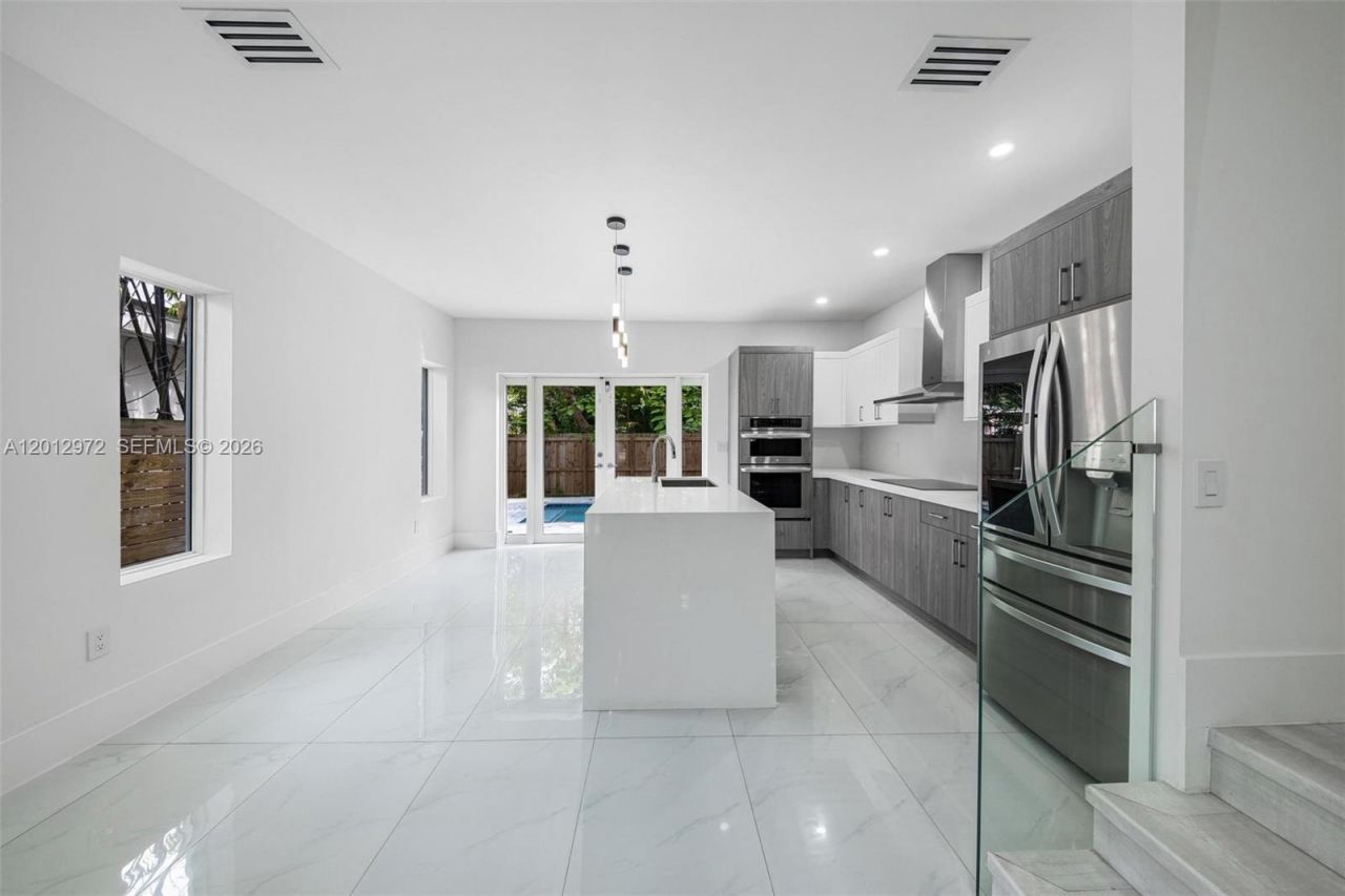 3142 Carter St , Unit 3142, Miami, FL 33133 Photo