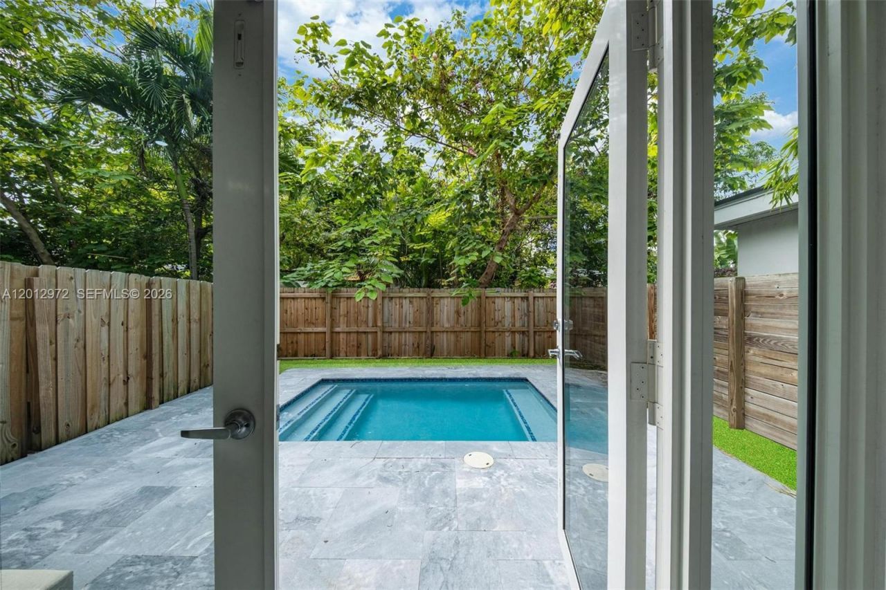3142 Carter St , Unit 3142, Miami, FL 33133 Photo