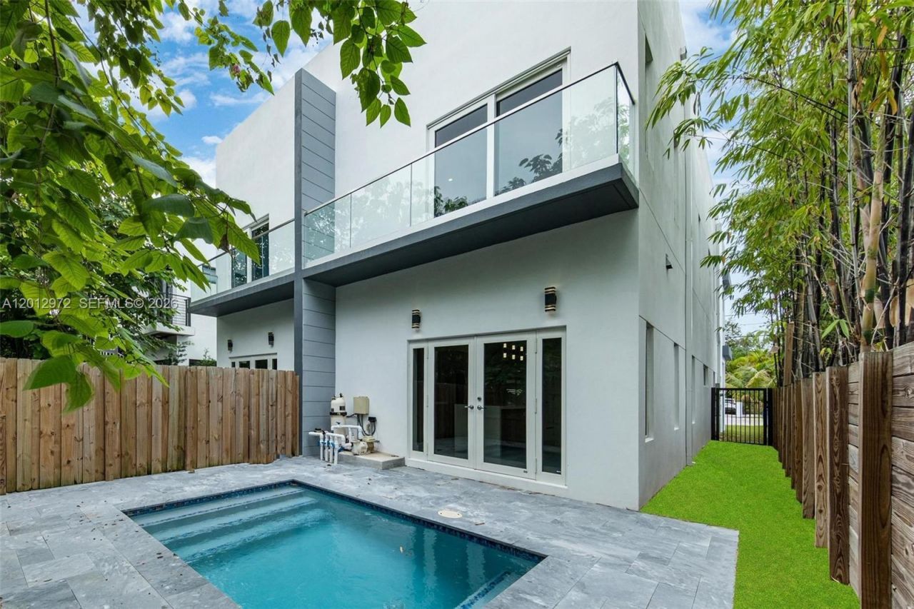 3142 Carter St , Unit 3142, Miami, FL 33133 Photo