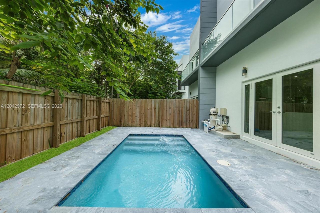 3142 Carter St , Unit 3142, Miami, FL 33133 Photo