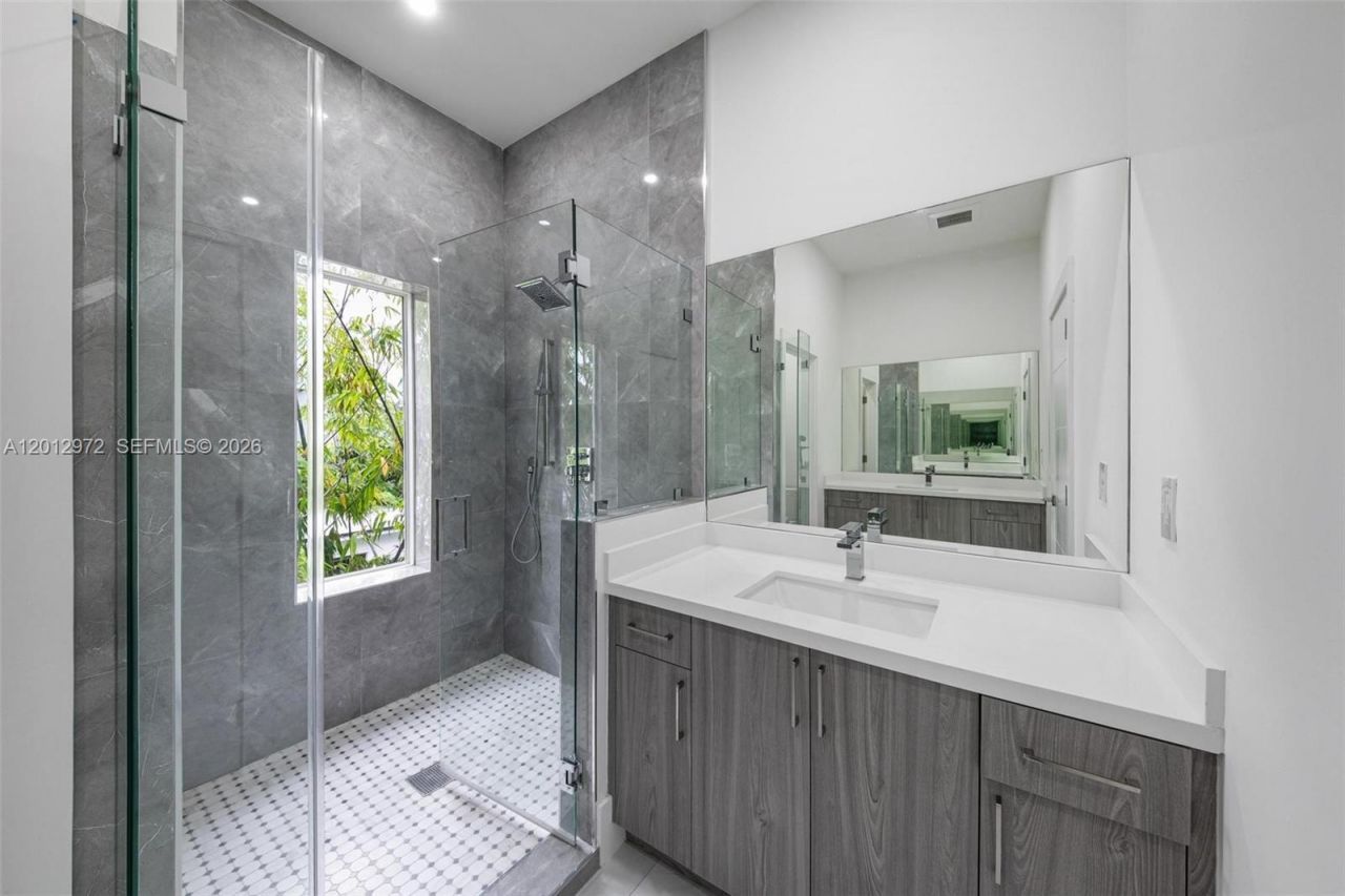 3142 Carter St , Unit 3142, Miami, FL 33133 Photo
