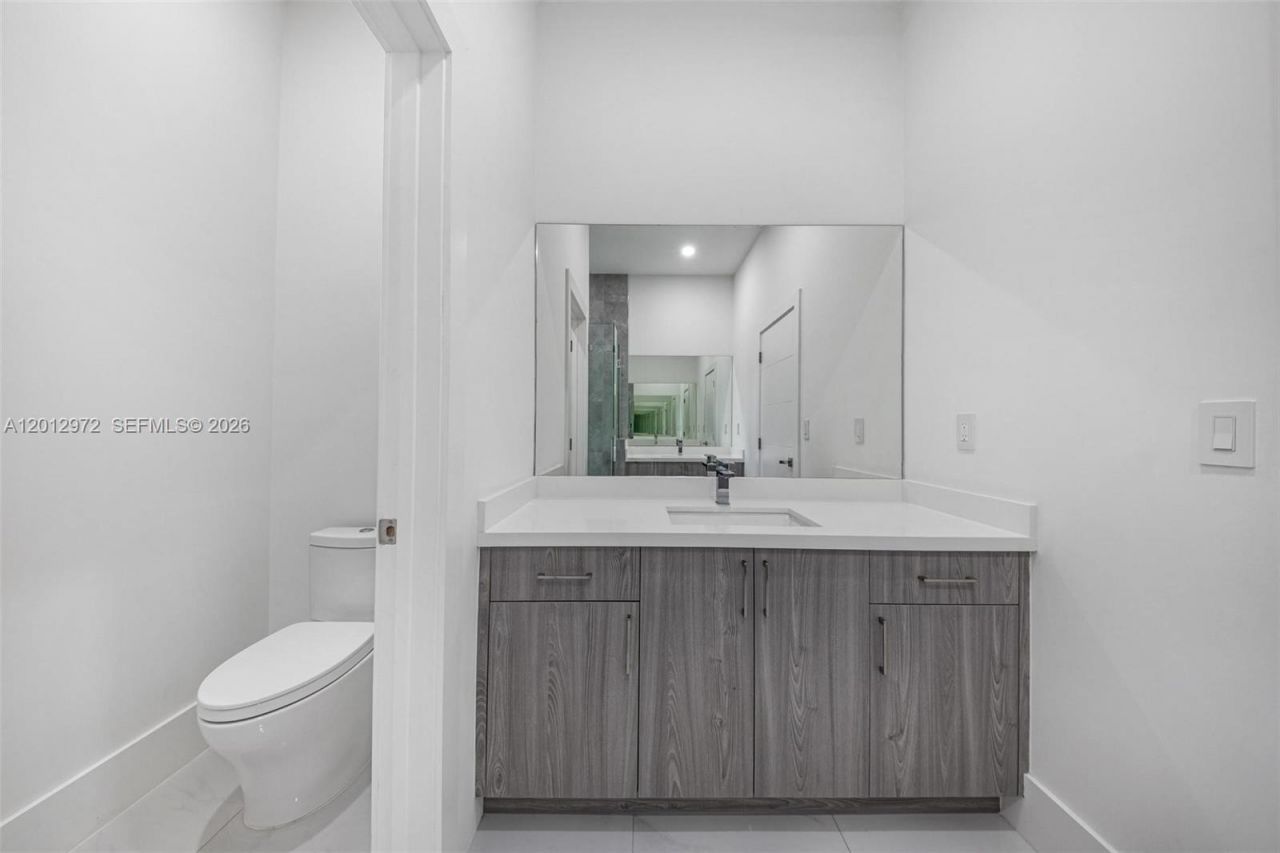 3142 Carter St , Unit 3142, Miami, FL 33133 Photo