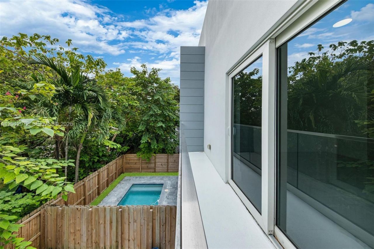 3142 Carter St , Unit 3142, Miami, FL 33133 Photo