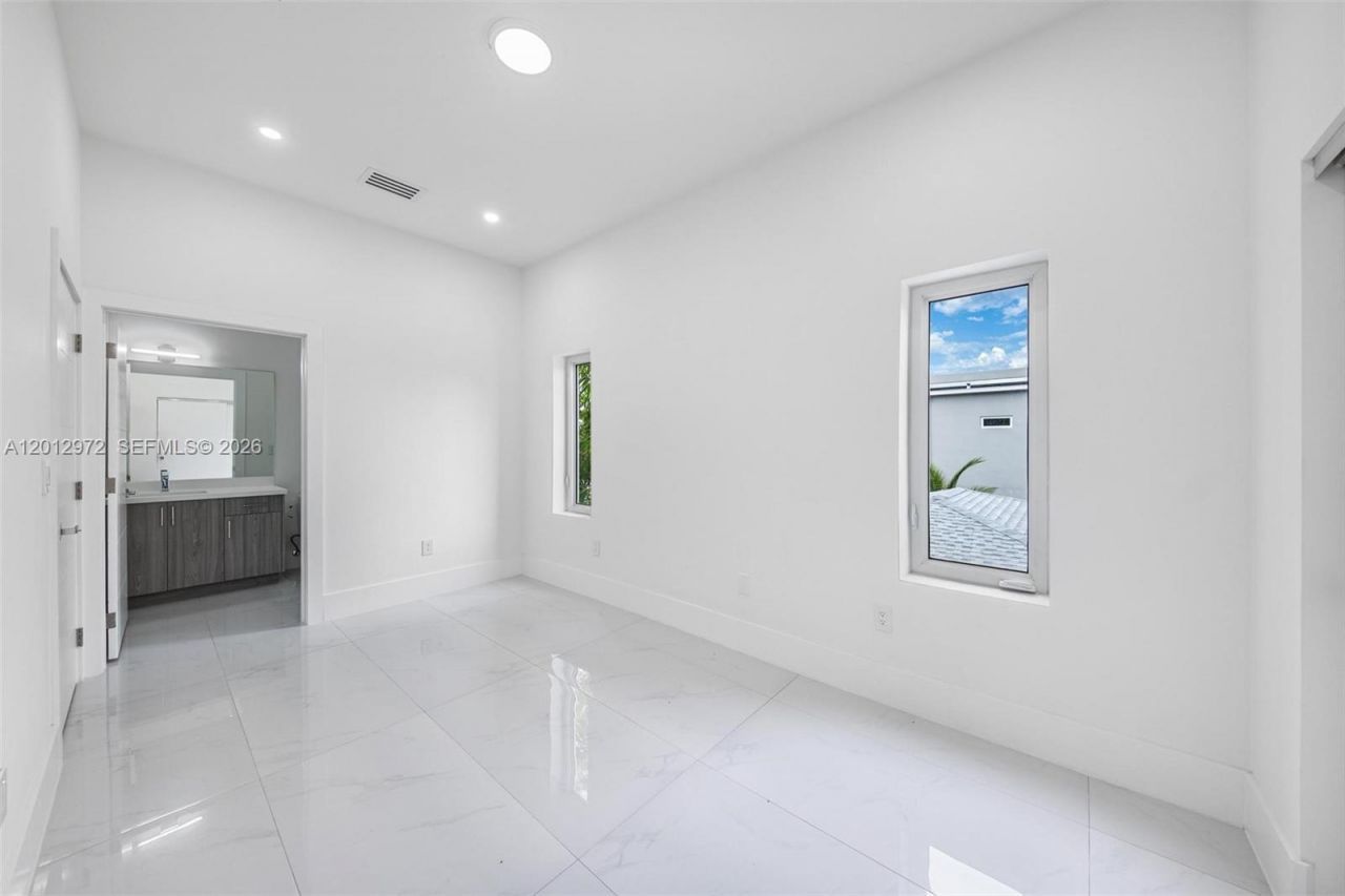 3142 Carter St , Unit 3142, Miami, FL 33133 Photo