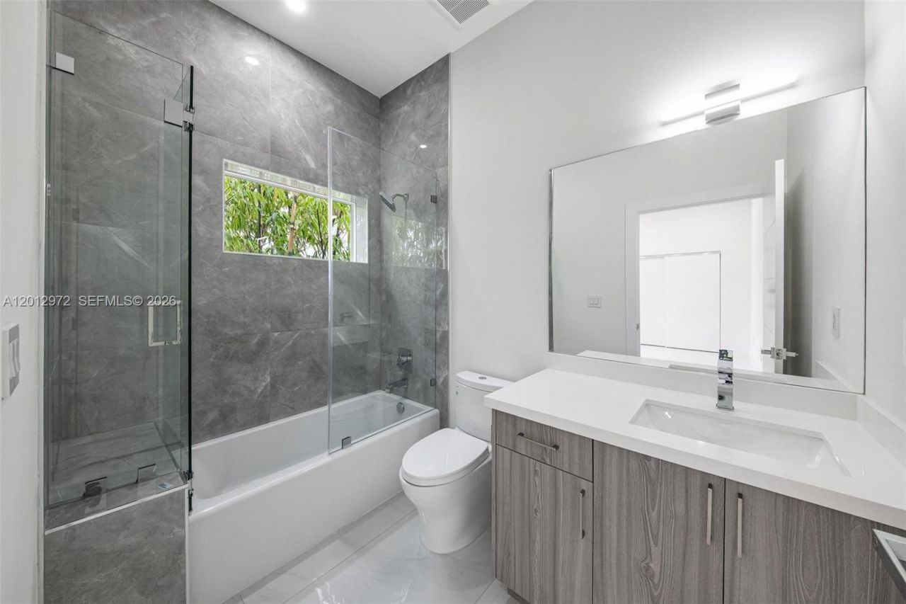 3142 Carter St , Unit 3142, Miami, FL 33133 Photo