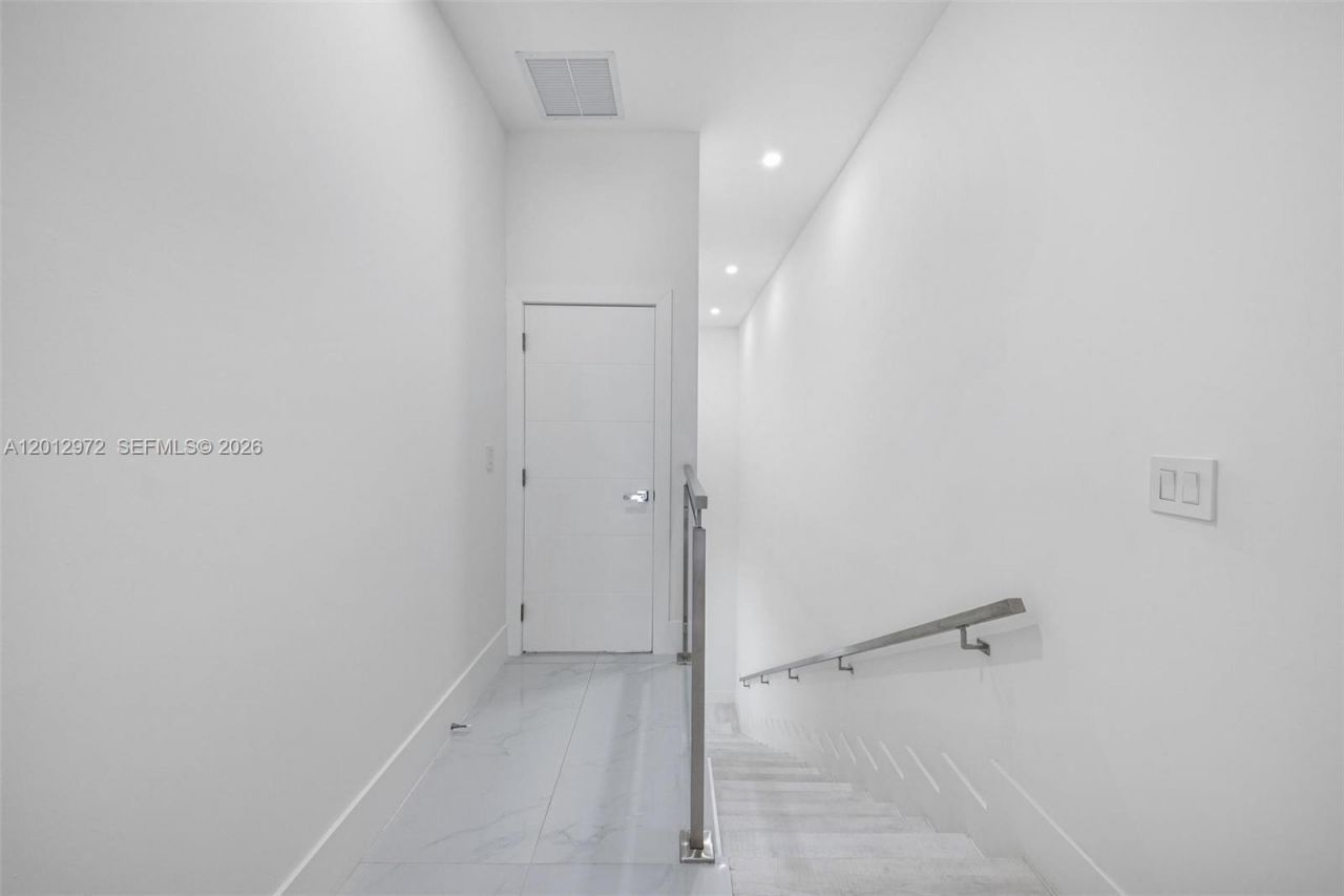 3142 Carter St , Unit 3142, Miami, FL 33133 Photo