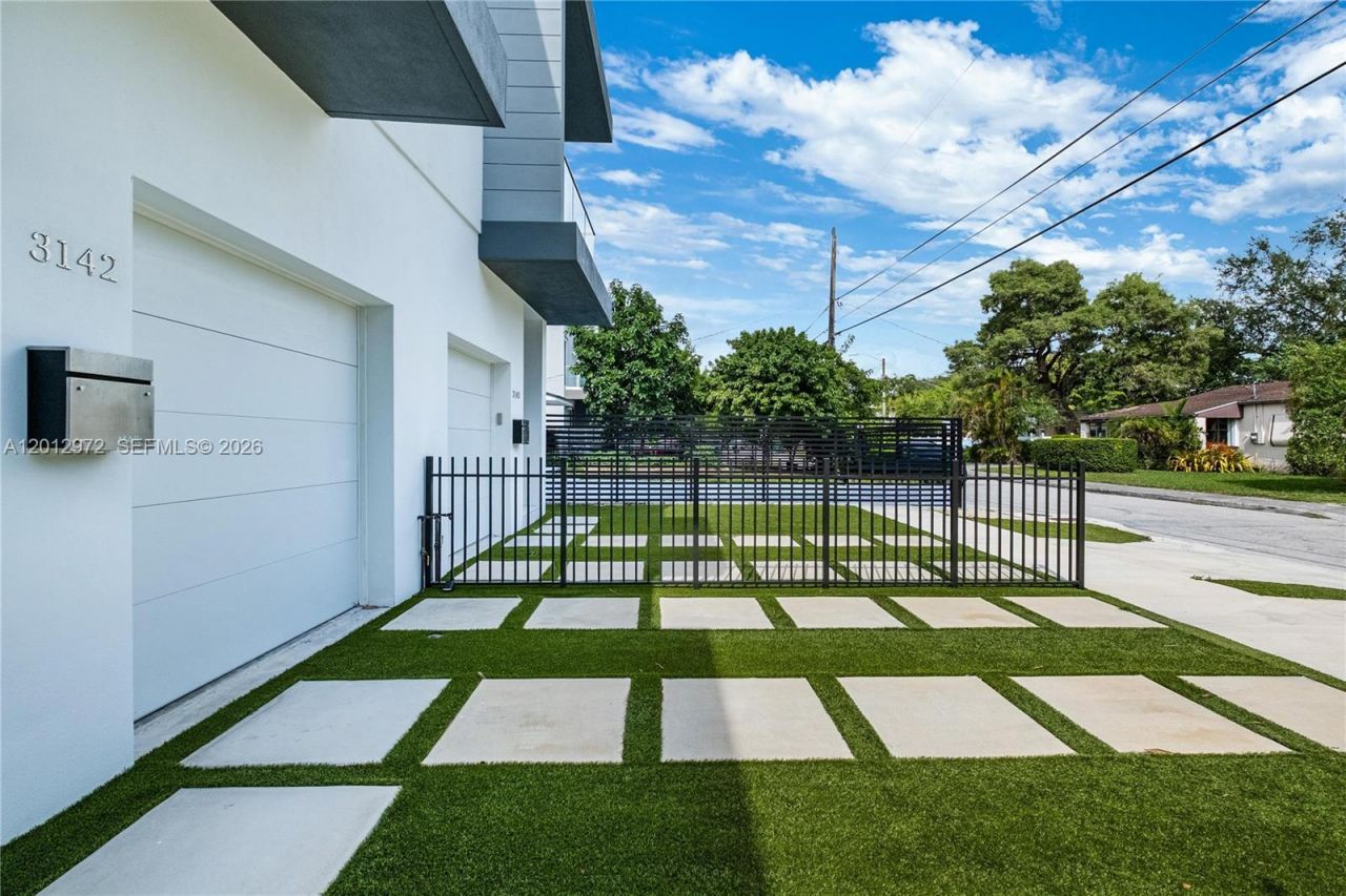 3142 Carter St , Unit 3142, Miami, FL 33133 Photo