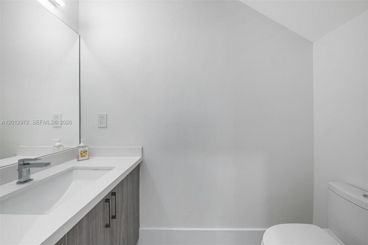 3142 Carter St , Unit 3142, Miami, FL 33133 Photo