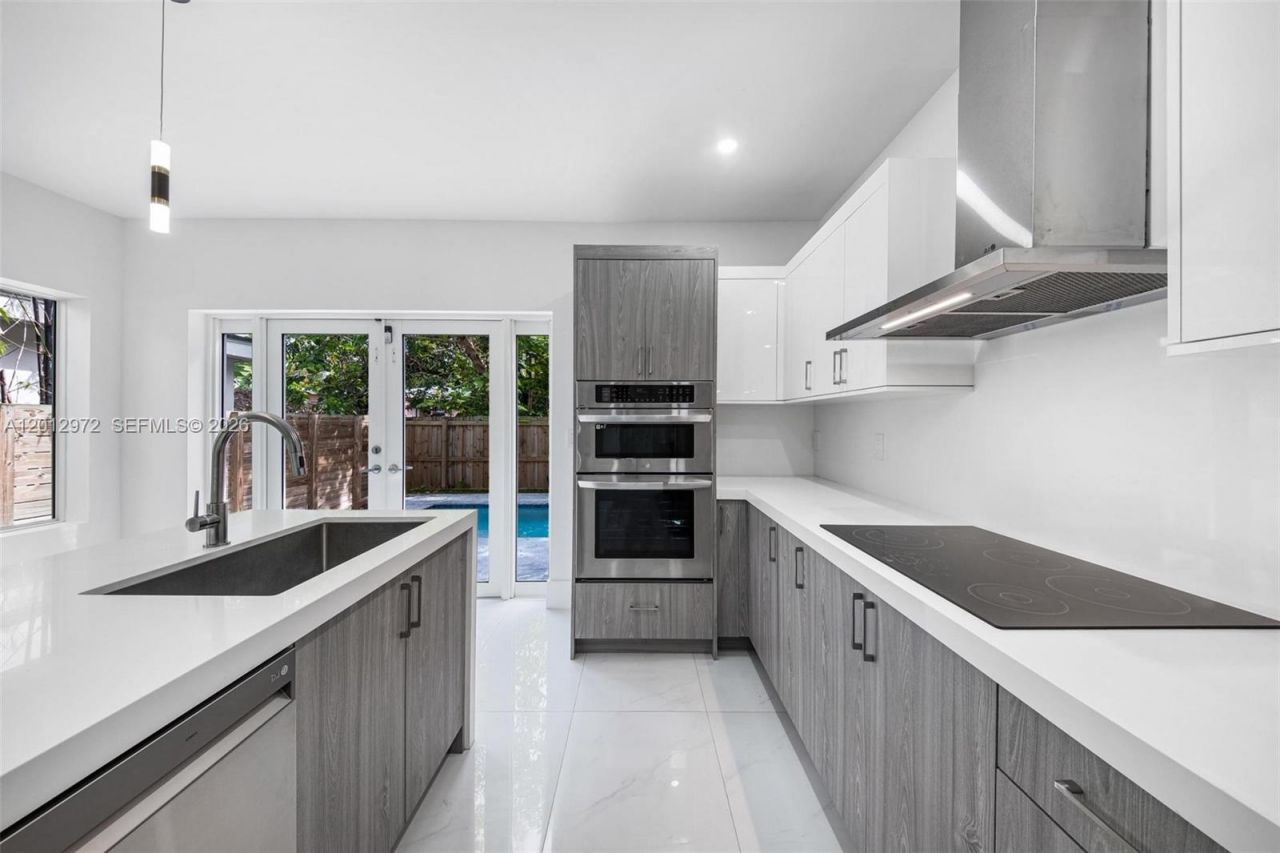 3142 Carter St , Unit 3142, Miami, FL 33133 Photo