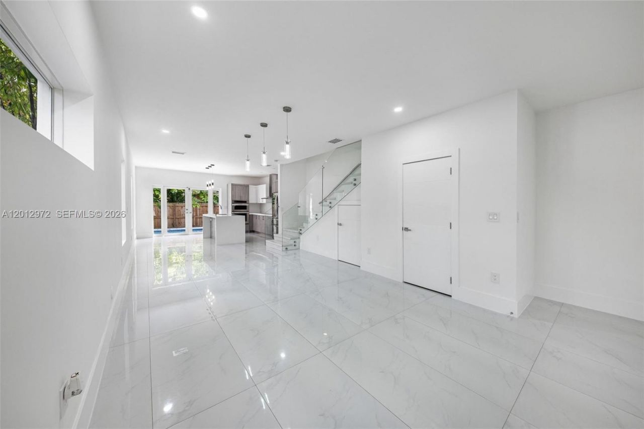 3142 Carter St , Unit 3142, Miami, FL 33133 Photo