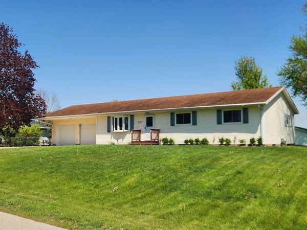 2267 EAGLE Drive, FREEPORT, IL 61032
