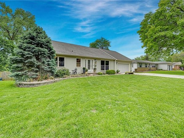 6501 W 94th Terrace, Overland Park, KS 66212