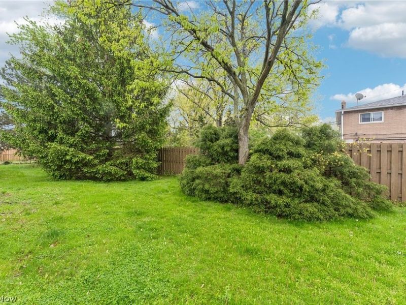 23208 Bennington Hamlet Circle, Euclid, OH 44123 Photo 30
