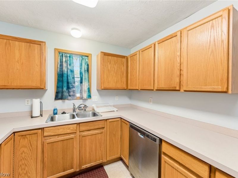 23208 Bennington Hamlet Circle, Euclid, OH 44123 Photo 9