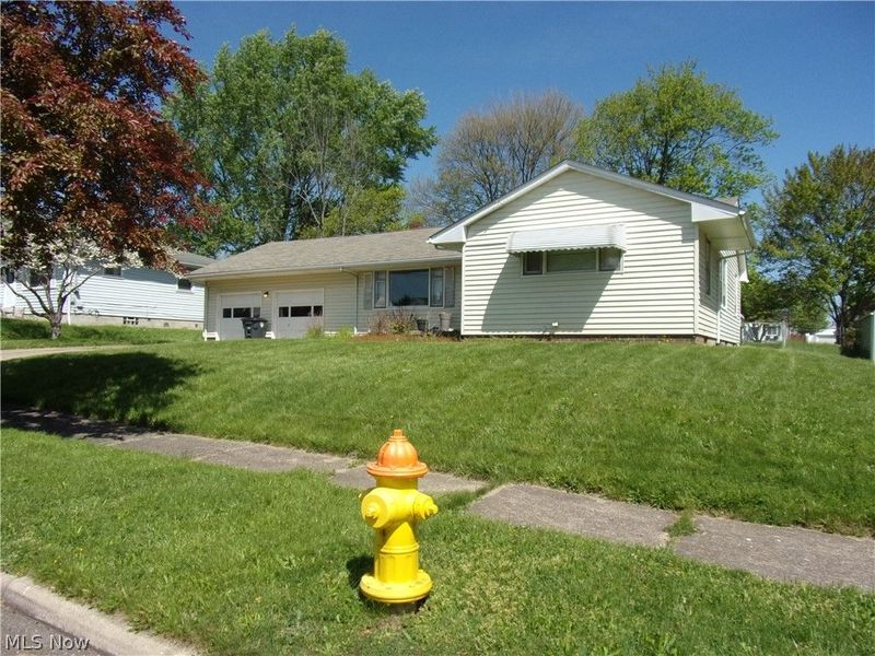 687 E Catawba Avenue, Akron, OH 44306 Photo 2