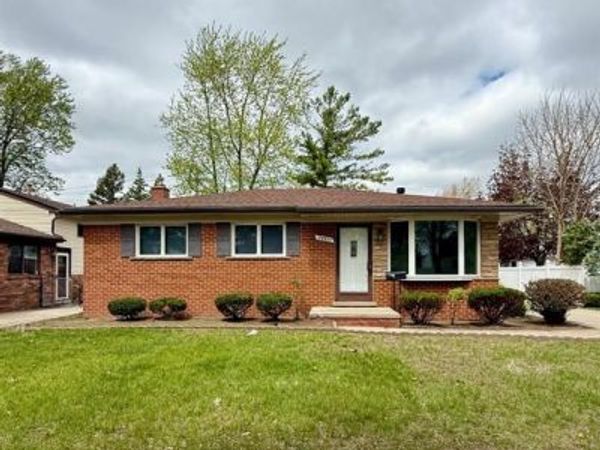 24522 Hass Street, Dearborn Heights, MI 48127