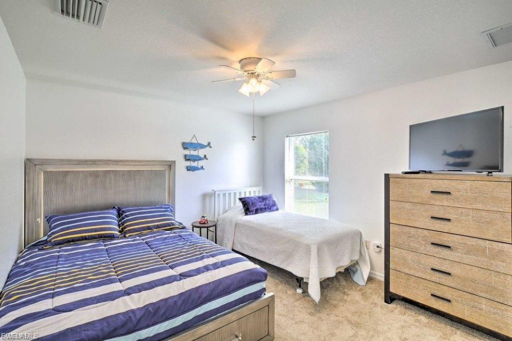 3223 SE Santa Barbara Pl, Cape Coral, FL 33904 Photo