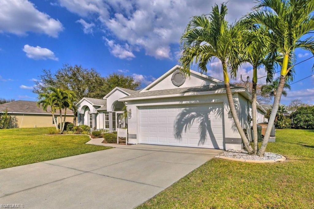 3223 SE Santa Barbara Pl, Cape Coral, FL 33904 Photo