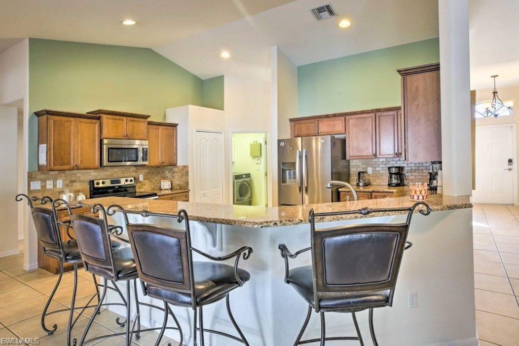 3223 SE Santa Barbara Pl, Cape Coral, FL 33904 Photo