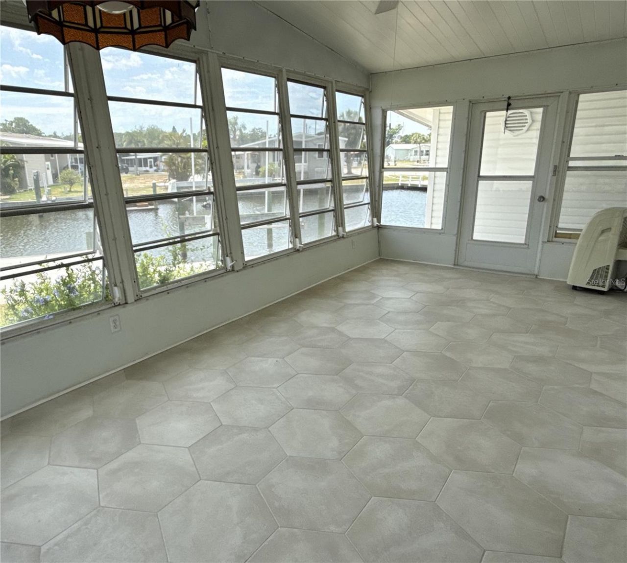 6806 Mount Quincy Drive Ne, Unit 361, Saint Petersburg, FL 33702 Photo