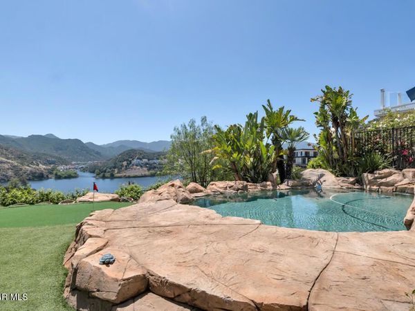 506 Cricketfield Court, Lake Sherwood, CA 91361