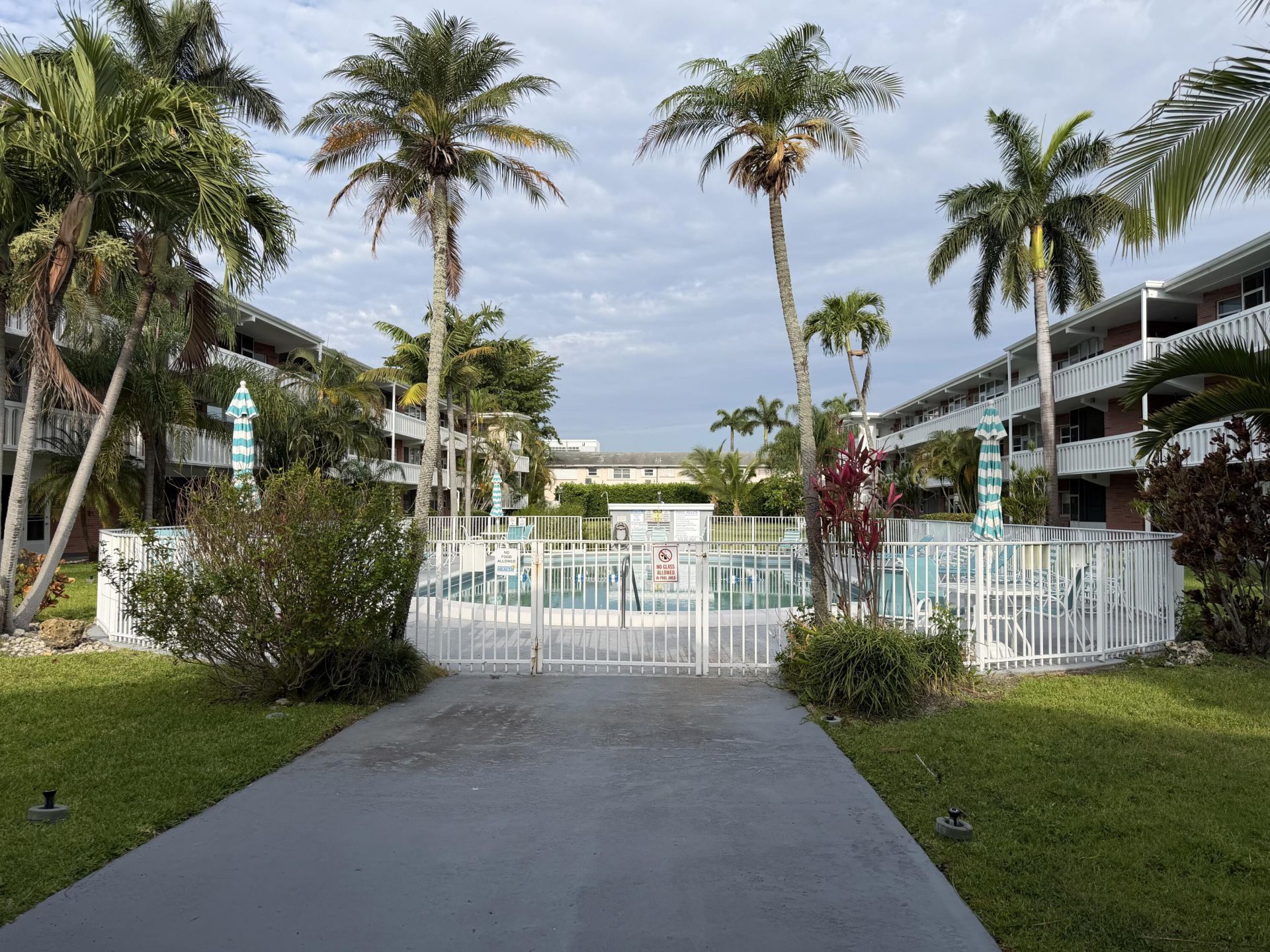 161 NE 10th Avenue, Unit 12b, Hallandale Beach, FL 33009 Photo