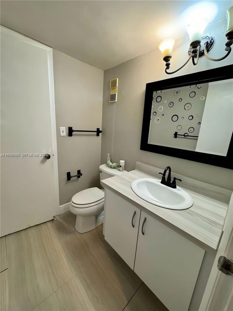 1100 Saint Charles Pl , Unit 606, Pembroke Pines, FL 33026 Photo