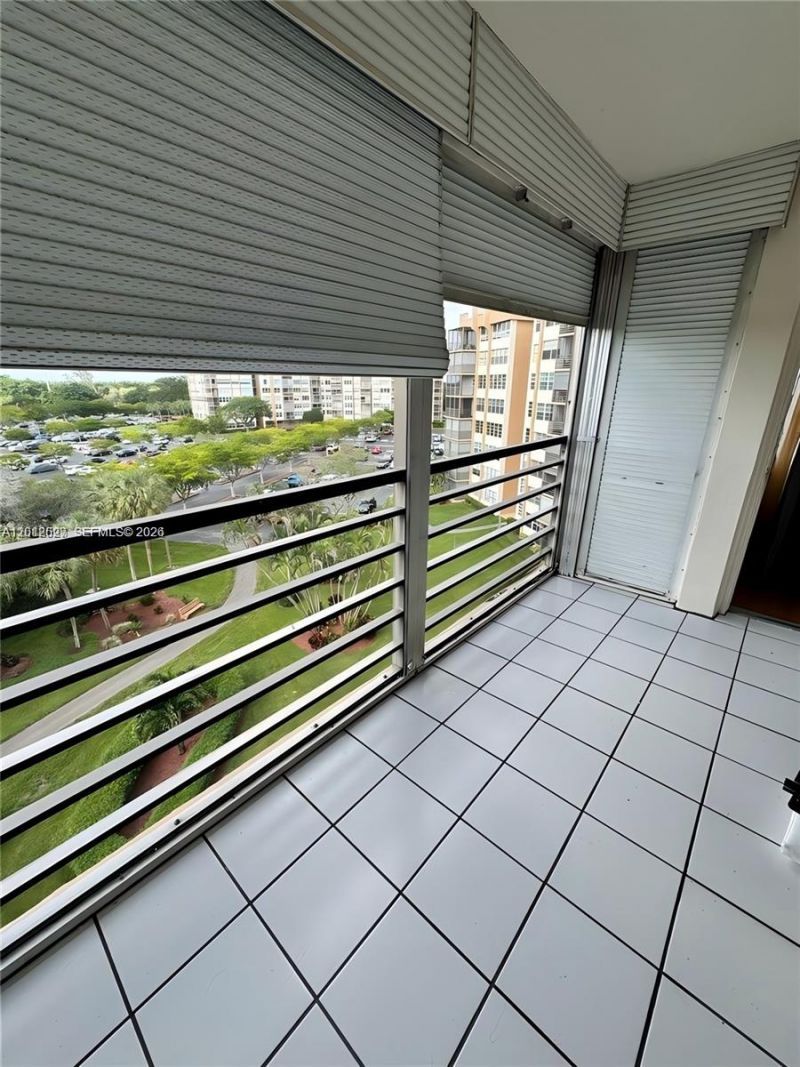 1100 Saint Charles Pl , Unit 606, Pembroke Pines, FL 33026 Photo