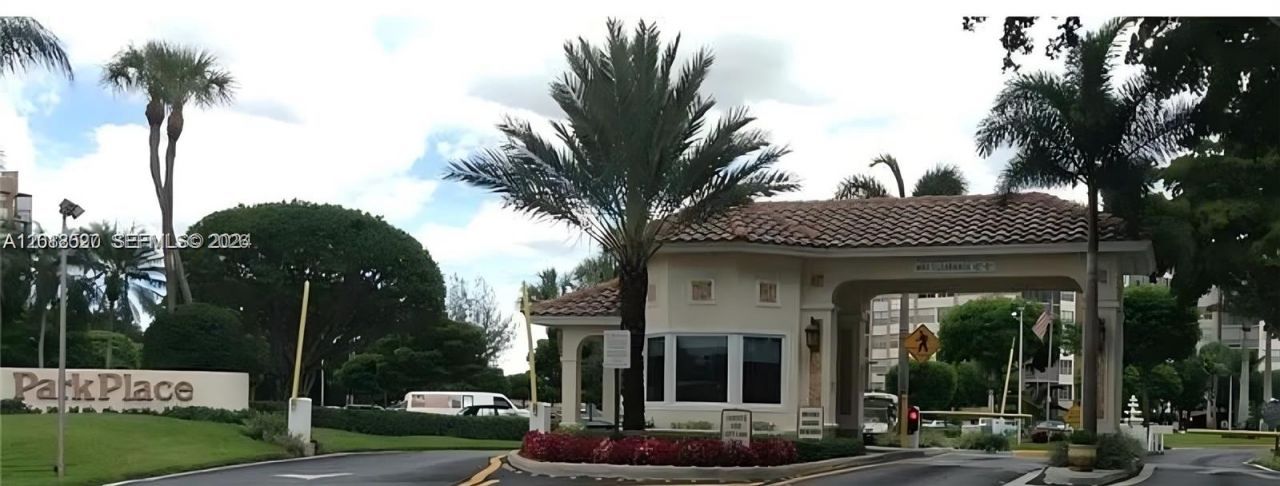 1100 Saint Charles Pl, Unit 606, Pembroke Pines, FL 33026 Photo