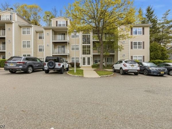 26 Brookside Ln, Mount Arlington, NJ 07856
