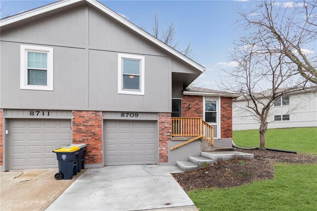8709 N Hull Avenue, Kansas City, MO 64154 Main Photo