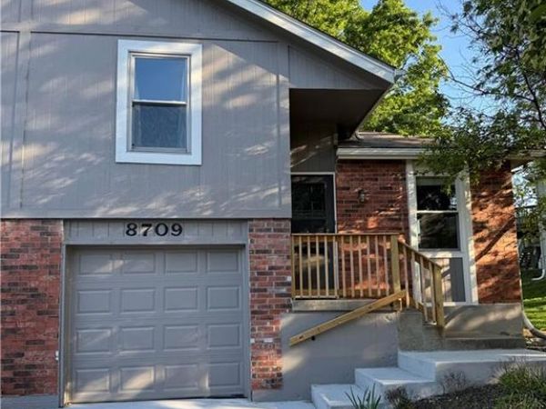 8709 N Hull Avenue, Kansas City, MO 64154