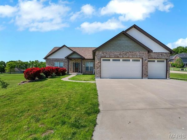 105 Ridgeview Oaks Drive , Washington, MO 63090