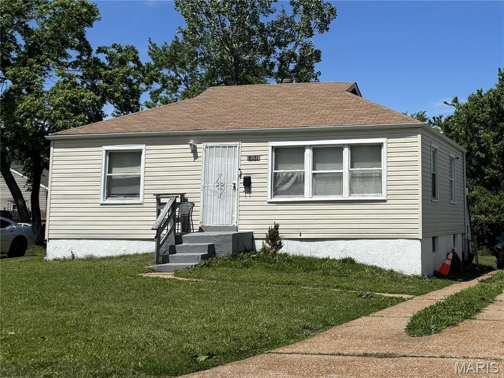 8235 Zoe Drive , Saint Louis, MO 63134 Main Photo