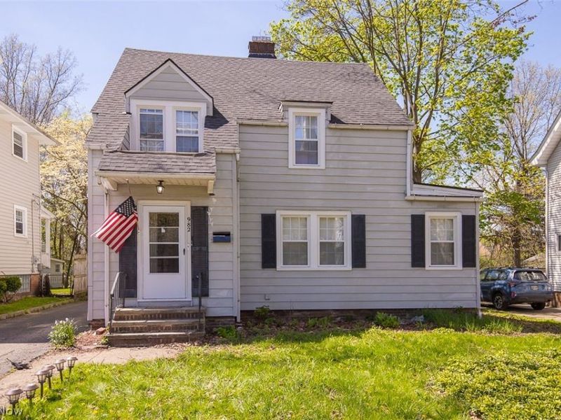 982 Roanoke Road, Cleveland Heights, OH 44121 Photo 1