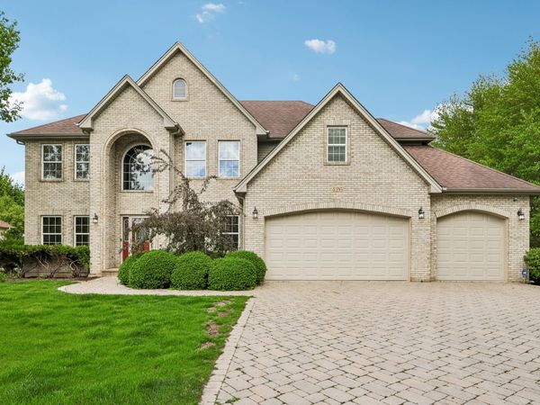 426 Heatherwood Drive SE, Oswego, IL 60543