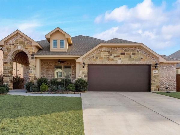 550 Lily Street, Crowley, TX 76036