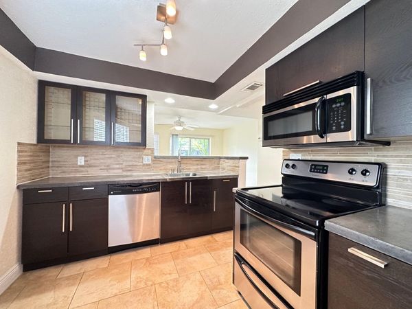 5811 NE 14th Road, Unit 1, Fort Lauderdale, FL 33334