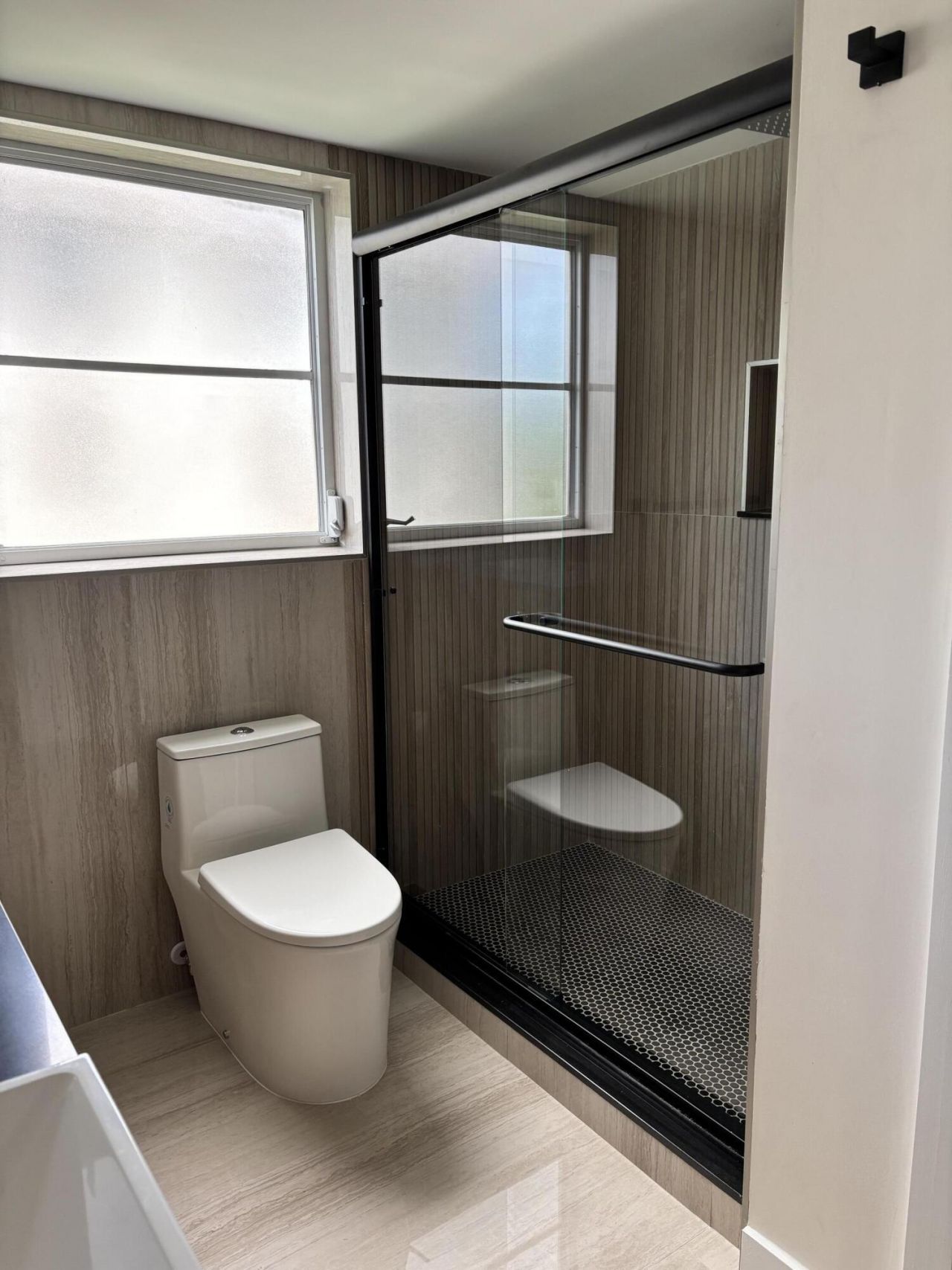 3960 Oaks Clubhouse Drive, Unit 401, Pompano Beach, FL 33069 Photo