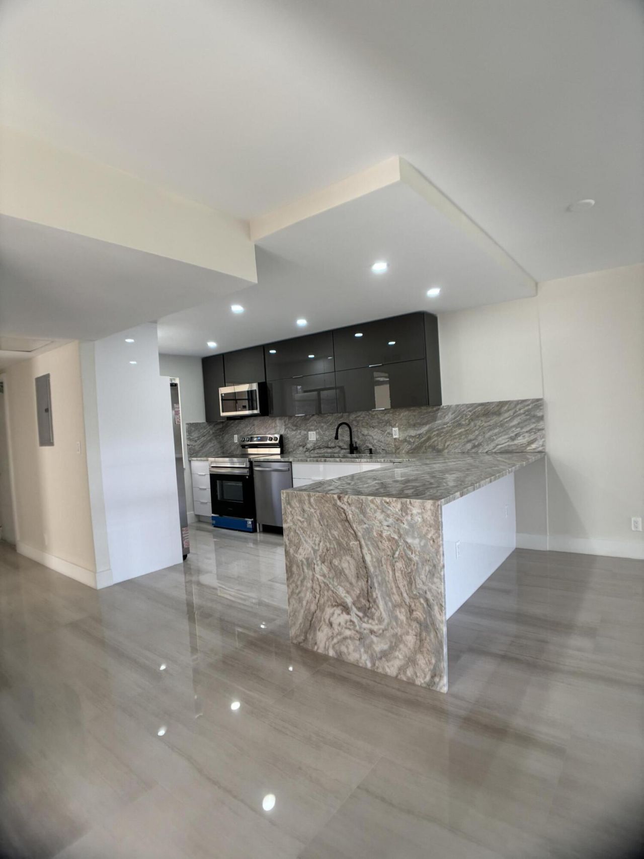 3960 Oaks Clubhouse Drive, Unit 401, Pompano Beach, FL 33069 Photo
