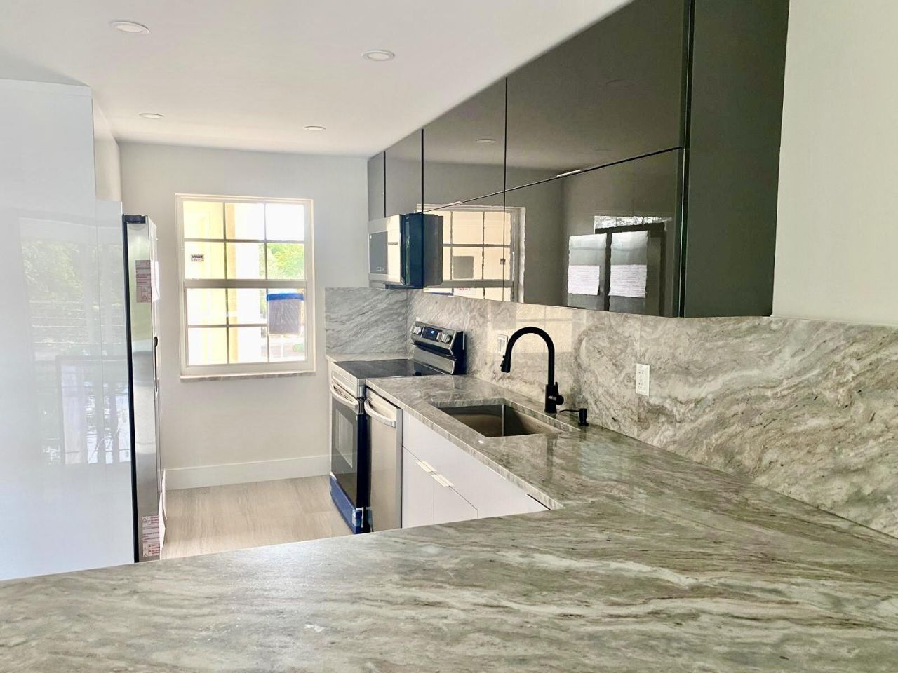 3960 Oaks Clubhouse Drive, Unit 401, Pompano Beach, FL 33069 Photo