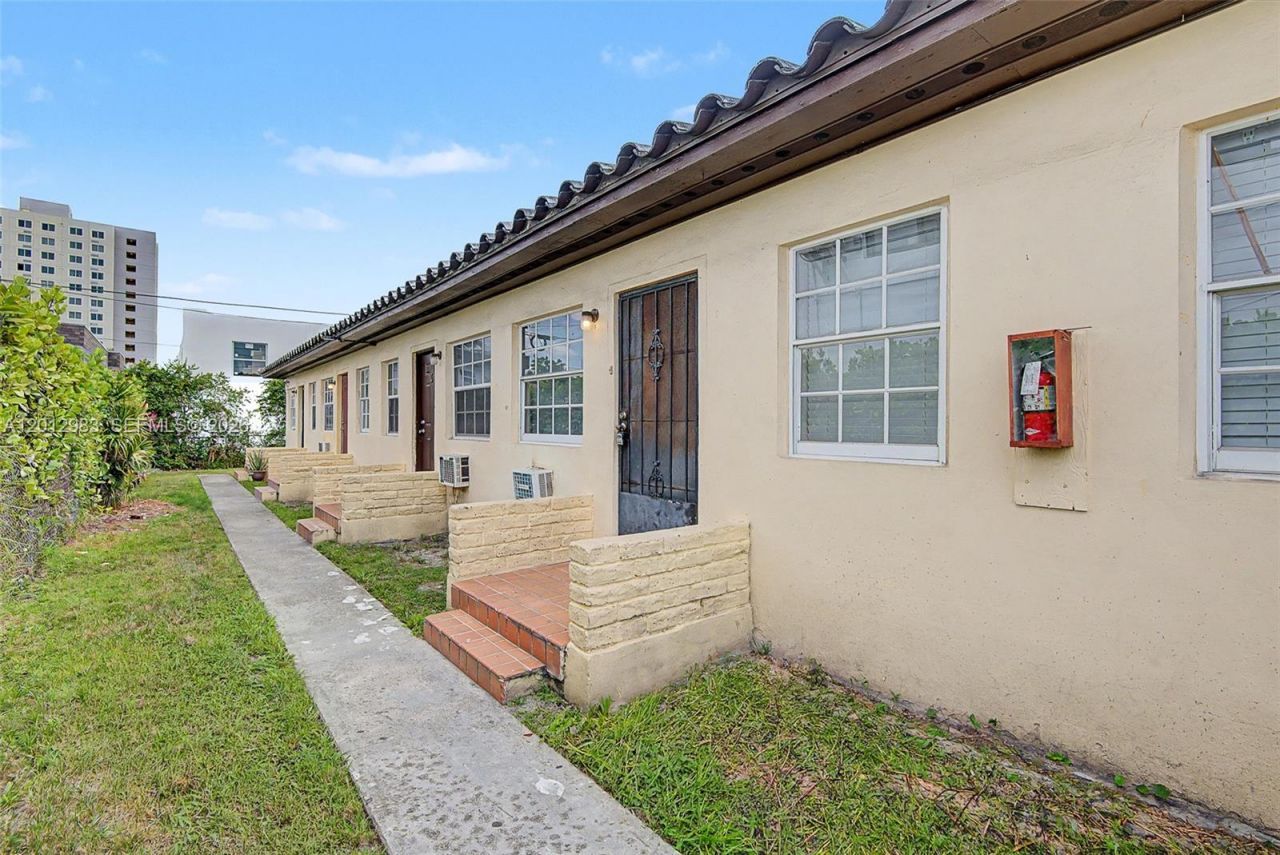1021 SW 3rd St, Unit 4, Miami, FL 33130 Photo