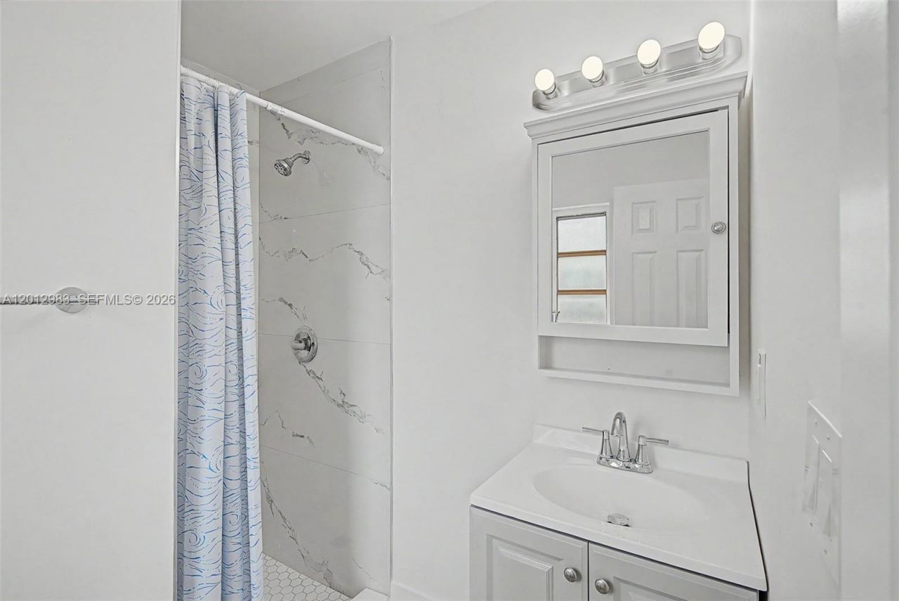 1021 SW 3rd St, Unit 4, Miami, FL 33130 Photo