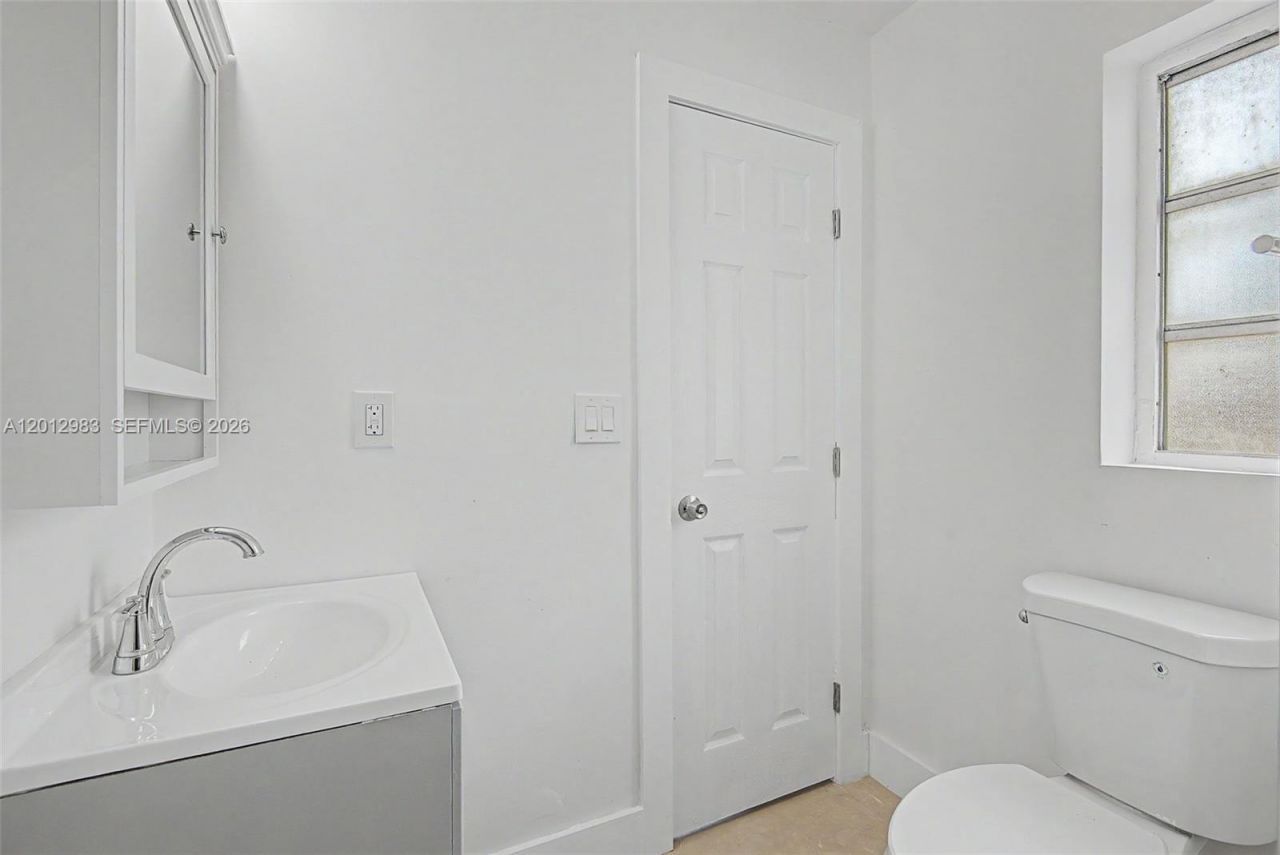1021 SW 3rd St, Unit 4, Miami, FL 33130 Photo